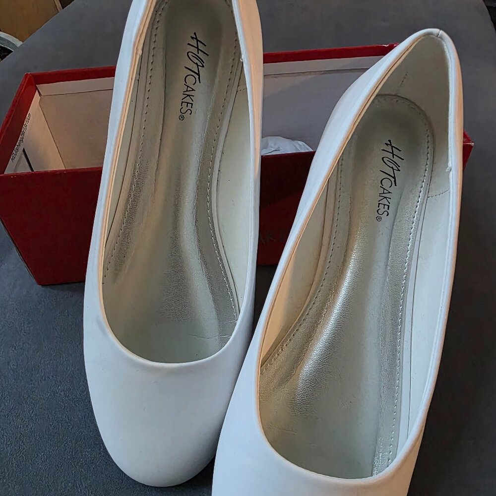 Flats, Size 9 HOTCAKES